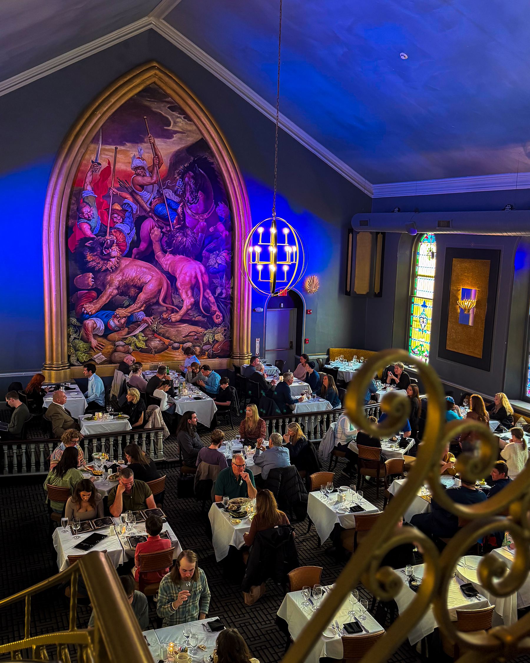 The dining room at OldeStone full of guests on a busy evening